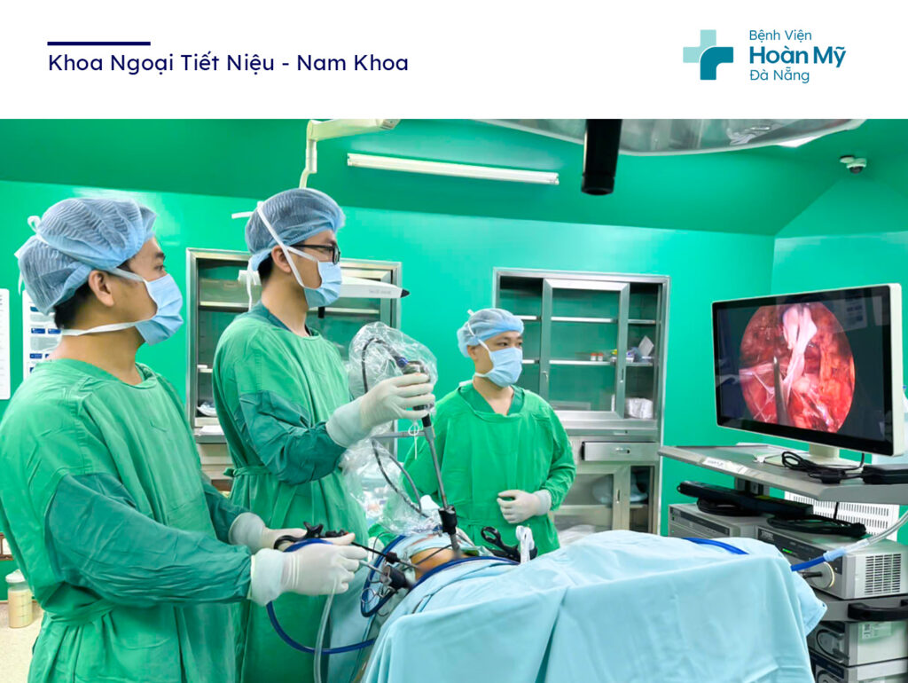 Mổ nội soi lấy khối u nang sau phúc mạc hiếm gặp gần 20cm, chèn đẩy tạng