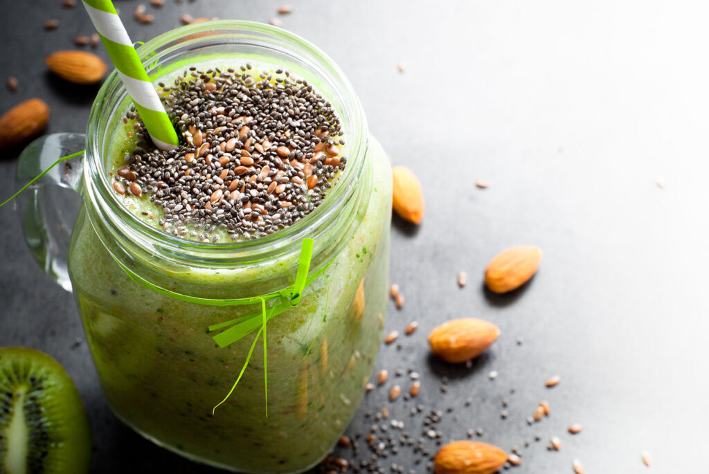 Omega-3 có trong hạt chia giúp tăng cường sức khỏe não bộ và tim mạch