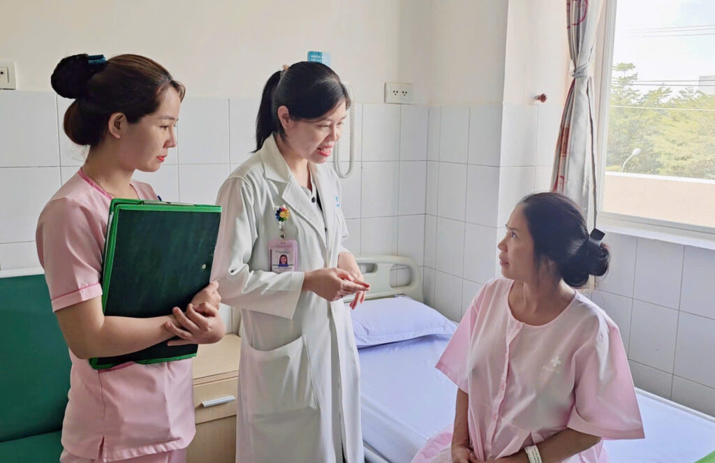 Cứu sống mẹ bầu 40 tuổi mang thai lần 4 với nhiều nguy cơ cao