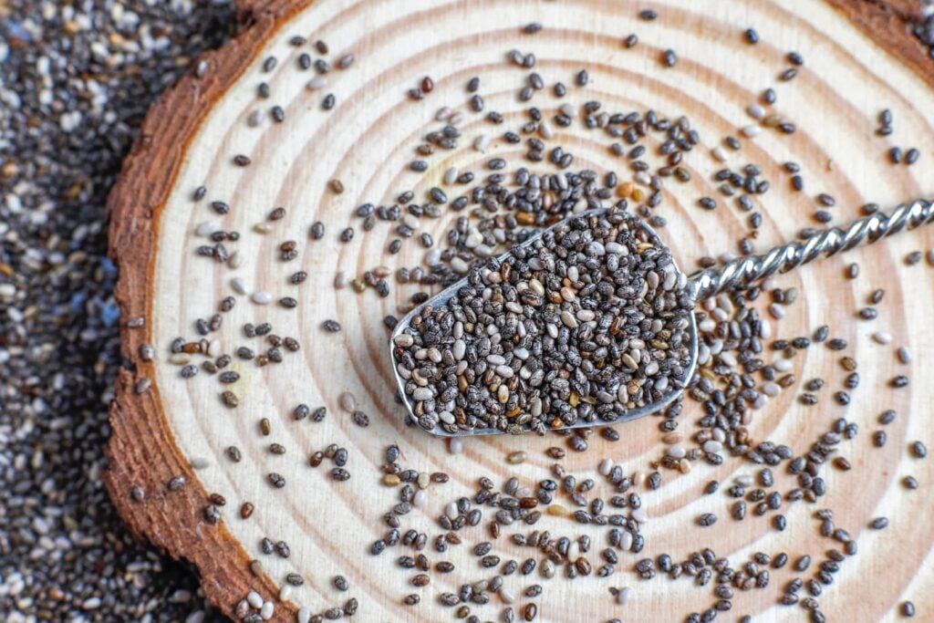 Hạt chia giàu selenium, chất chống oxy hóa và hỗ trợ cơ thể hấp thu vitamin E