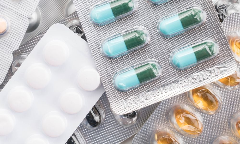 Triamcinolone được sử dụng phổ biến trong điều trị các tình trạng sưng, viêm hoặc dị ứng