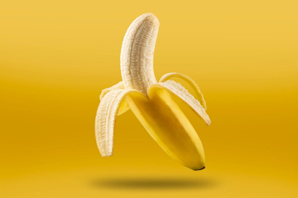 Trong chuối chứa sắt và vitamin B6 có tác dụng chống thiếu máu