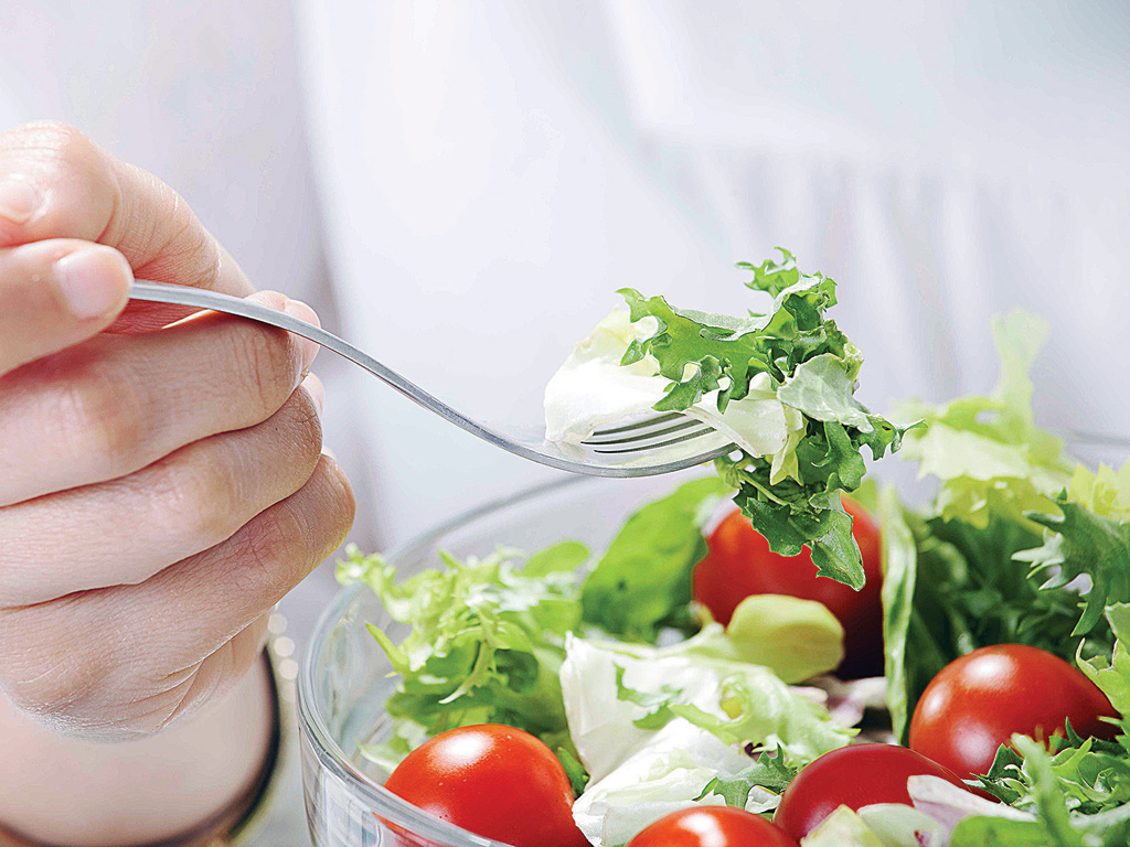 Ăn cùng với nhiều rau xanh 