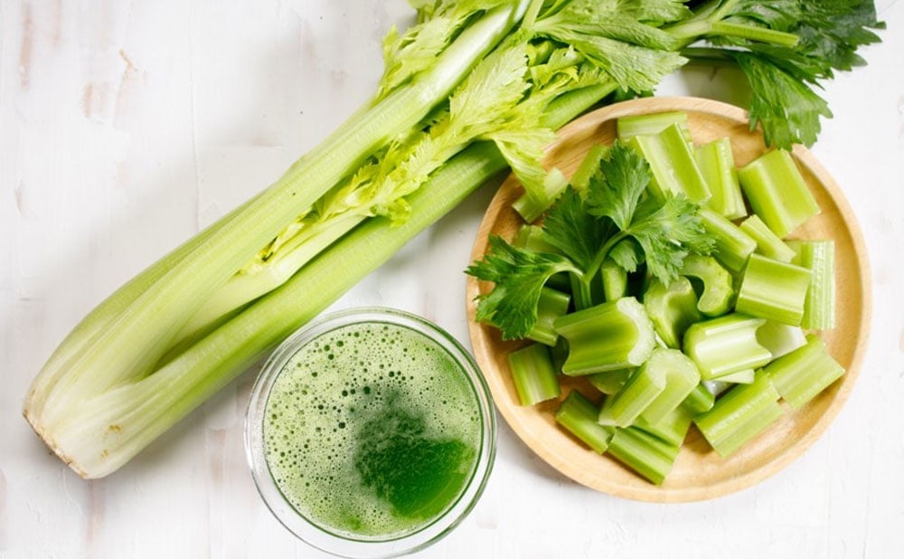 Cần tây chứa các chất flavonoid, luteolin và pyrroloquinoline quinone.