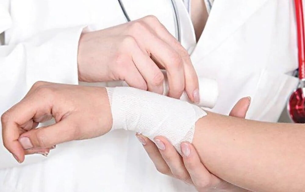 Các bước dùng thuốc đỏ sát trùng vết thương hở