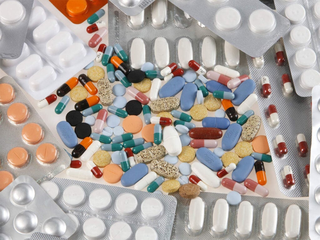 Cần tuân theo những chỉ dẫn của bác sĩ trước khi sử dụng thuốc 