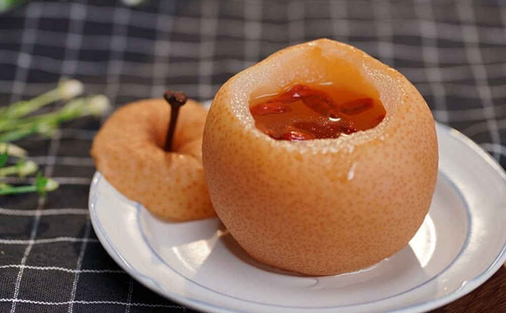 Lê hấp xuyên bối giúp làm dịu cổ họng