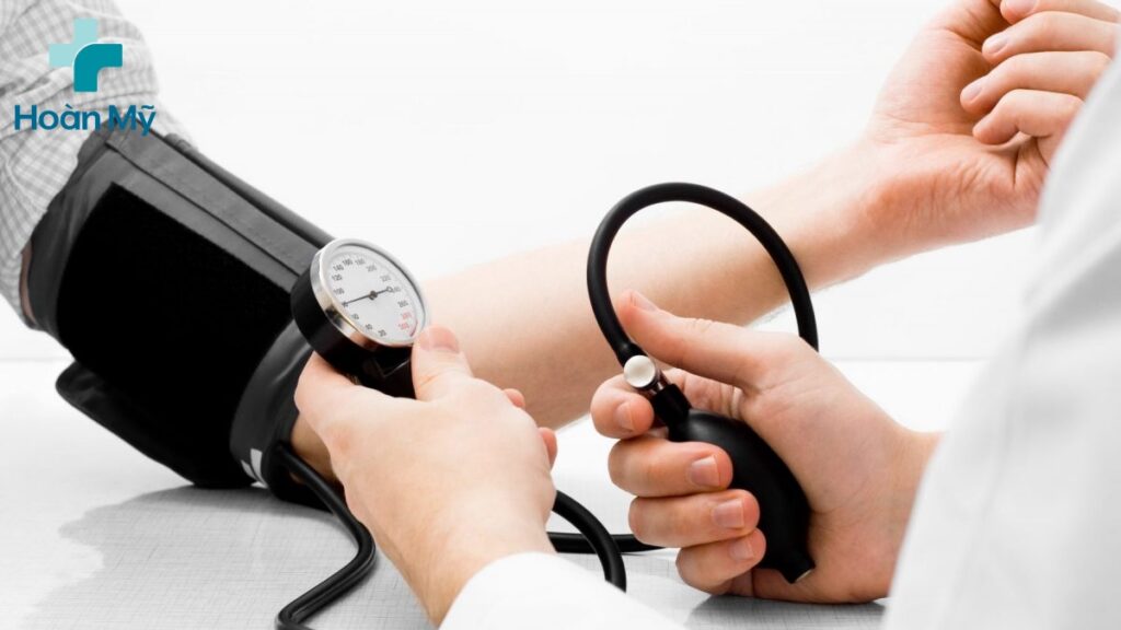 Chất kali có trong cải bó xôi làm giảm tác dụng của natri, từ đó điều hòa huyết áp