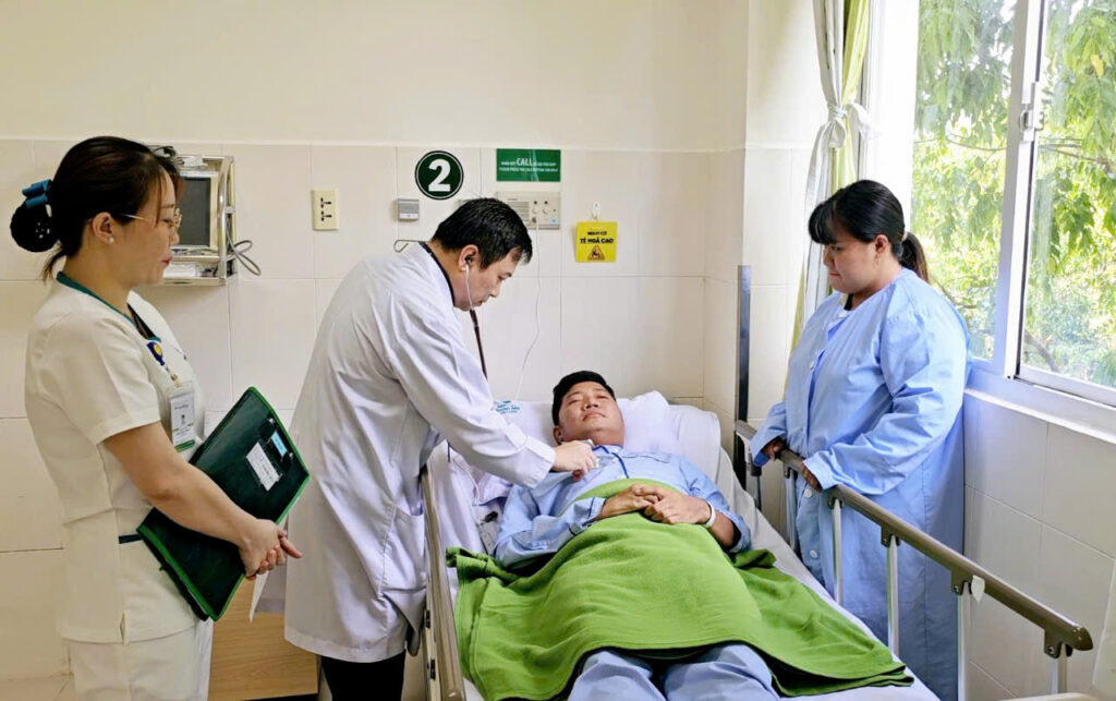 Cứu sống người bệnh 36 tuổi bị phình bóc tách thành động mạch chủ ngực kèm tim bẩm sinh hiếm gặp