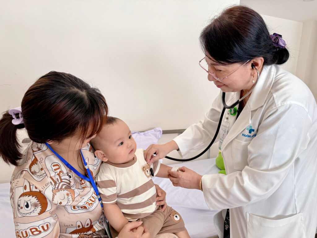 Điều trị thành công cho bé trai 9 tháng tuổi bị viêm phổi nặng