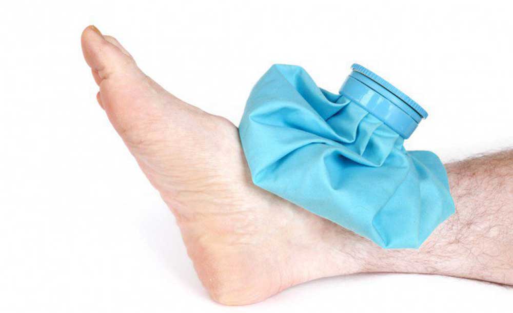 Chườm lạnh làm tan bầm tím