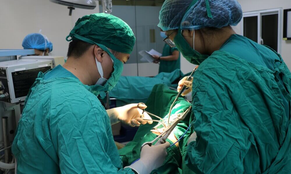 Can thiệp phẫu thuật nếu viêm amidan hốc mủ trở nặng