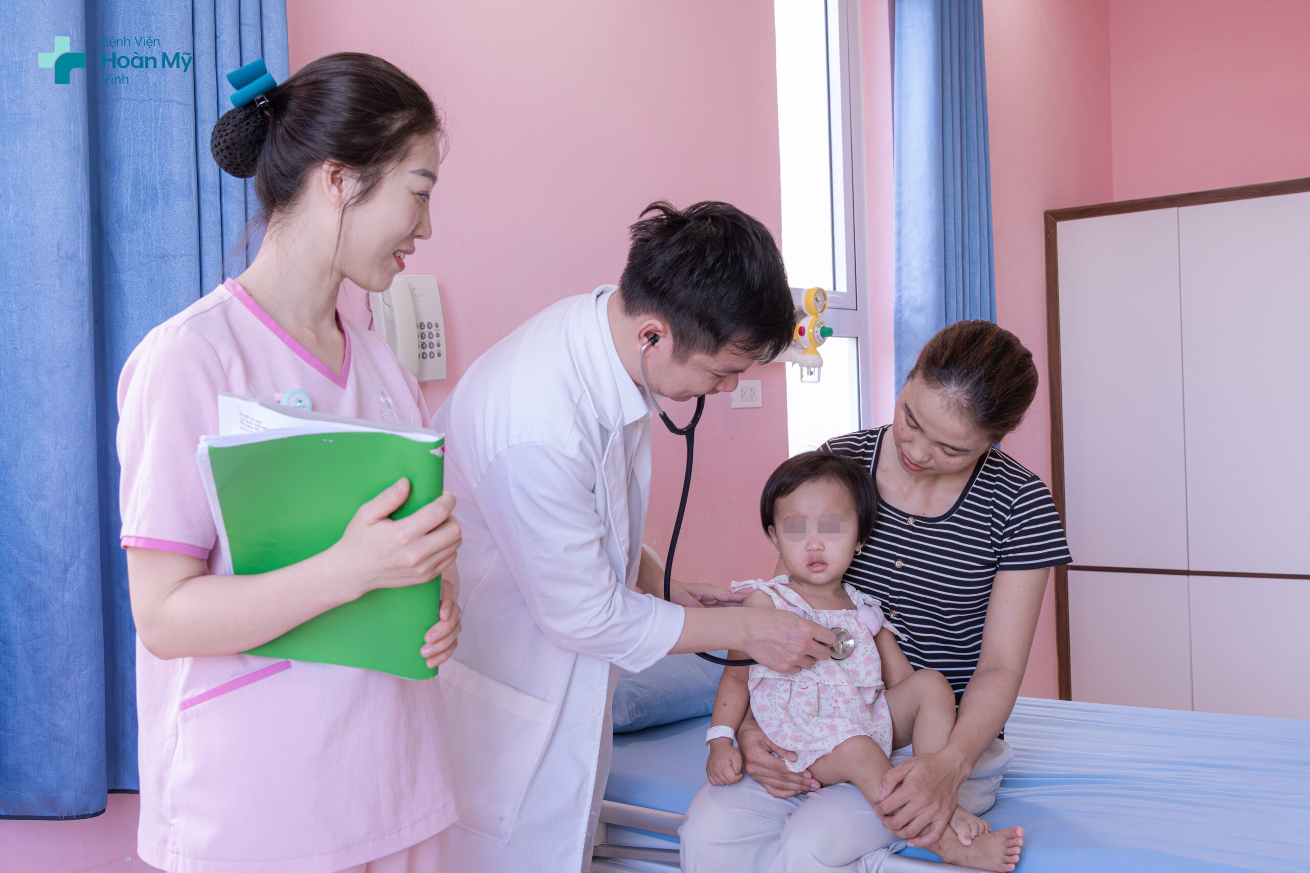 Bé gái 24 tháng tuổi phải nhập viện vì hội chứng bong da do tụ cầu (hội chứng 4S)