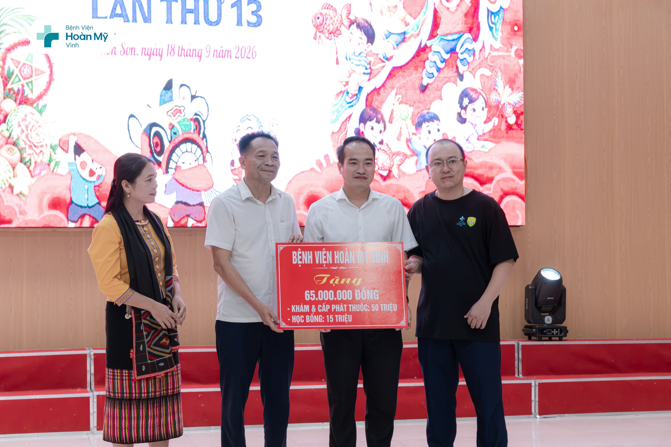 11 năm đồng hành cùng sức khỏe cộng đồng, Bệnh viện Hoàn Mỹ Vinh mang “vầng trăng yêu thương” đến với người dân vùng biên Môn Sơn